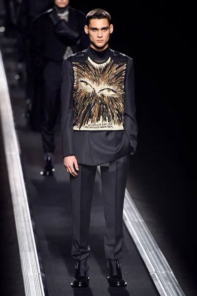 Look 1